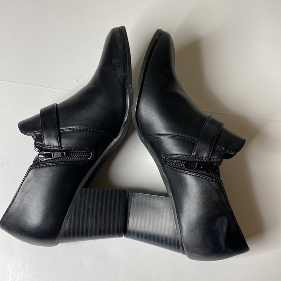 G.H. BASS & CO Bass-Tiare Black Ankle Bootie size 6-1/2 - Picture 10 of 12